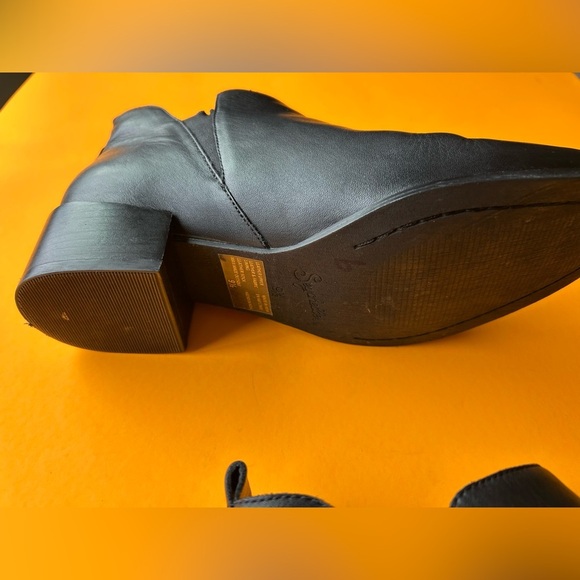 Seychelles Sleek Black Leather Pull On Ankle Boots   Size 9.5 - Picture 8 of 12